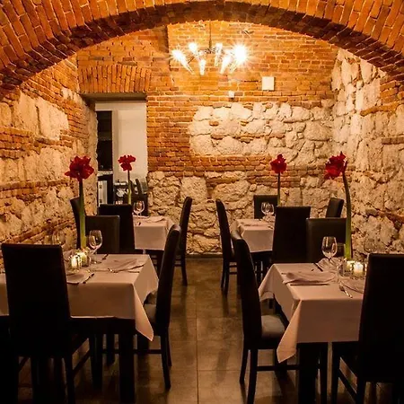 Queen Boutique Hotel 4*