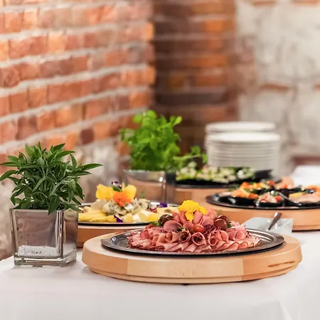 Queen Boutique Hotel