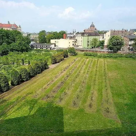 Queen Boutique Hotel 4*