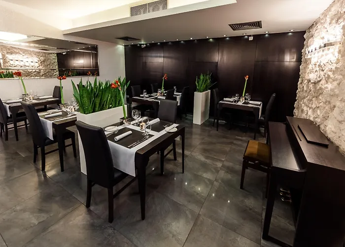 Hotel Queen Boutique 4*