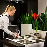 Queen Boutique Hotel 4*