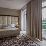 Queen Boutique Hotel 4*
