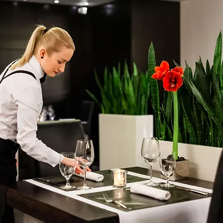 Queen Boutique Hotell 4*