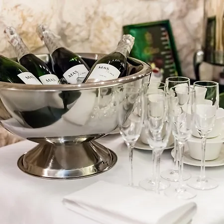 クイーン ブティック 4*