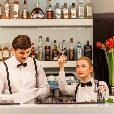 クイーン ブティック 4*