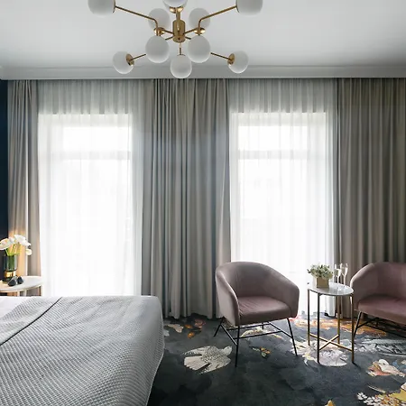 Отель Queen Boutique 4*