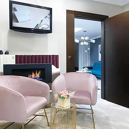 Queen Boutique Hotel 4*