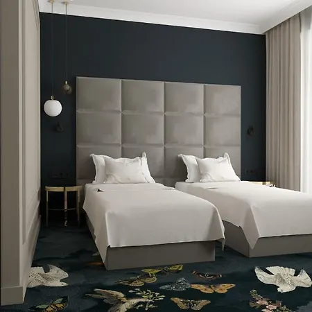 Отель Queen Boutique 4*