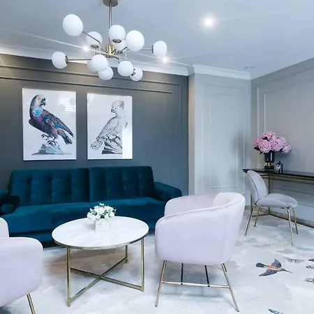 Отель Queen Boutique 4*