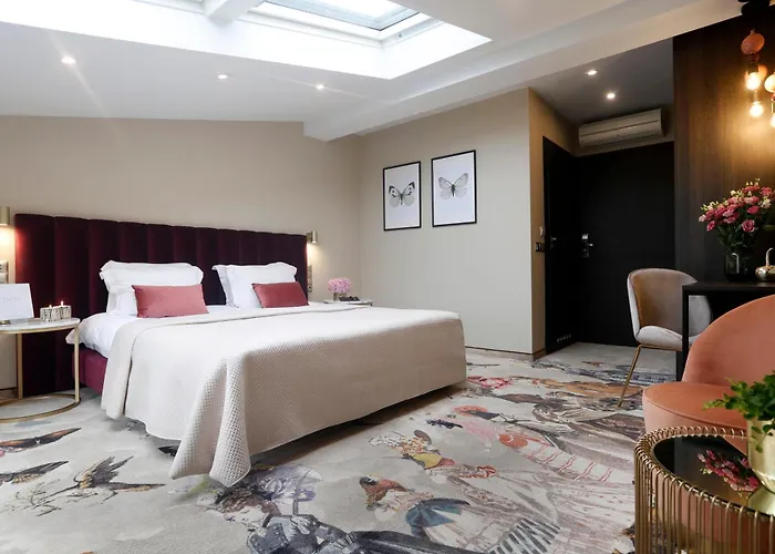 Queen Boutique Hotel 4*