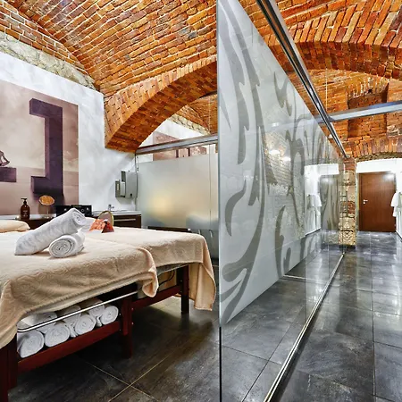 Hotel Queen Boutique 4*