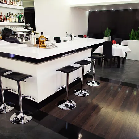 Queen Boutique Hotel 4*