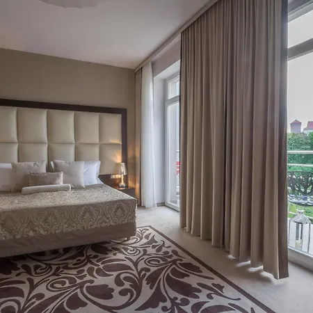 Queen Boutique Hotel 4*